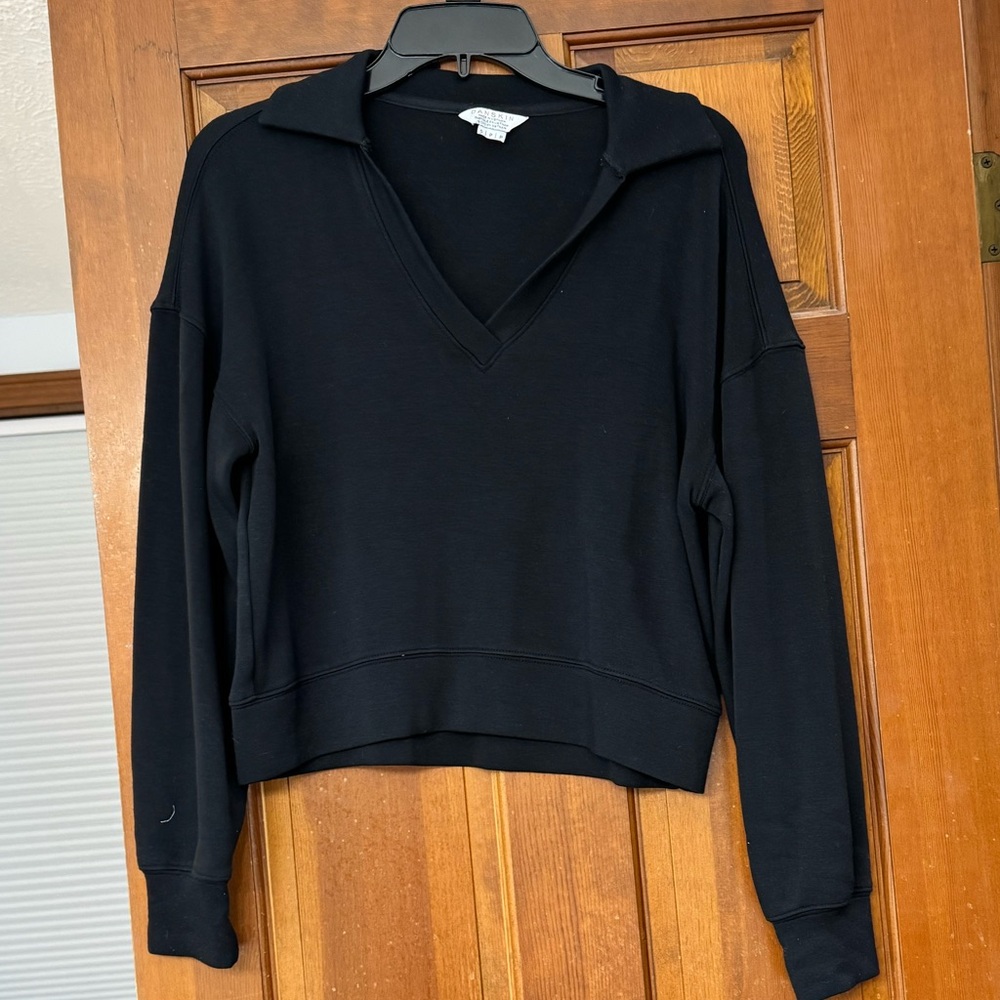 Danskin Black V-Neck Pullover Top
